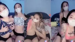 Dua Cewek Hot Saling Menjilati Payudara