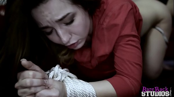 Bambi Brooks Menggoda Putri Tiriku Hingga Takluk