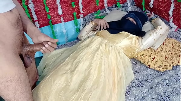 Gadis India Berpakaian Kuning Dikentut Sampai Meraung Oleh Kontol Besar Pria Lokal Di Video Porno Xvideos