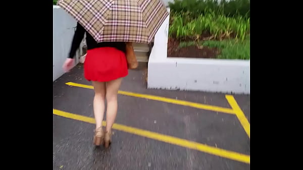 Gadis Asia Seksi Menggoda Dengan Rok Mini Yang Singkat