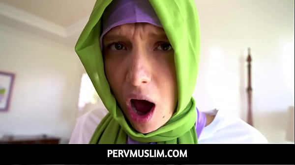 Izzy Lush Si Jilbab Nakal Yang Berani Melanggar Aturan