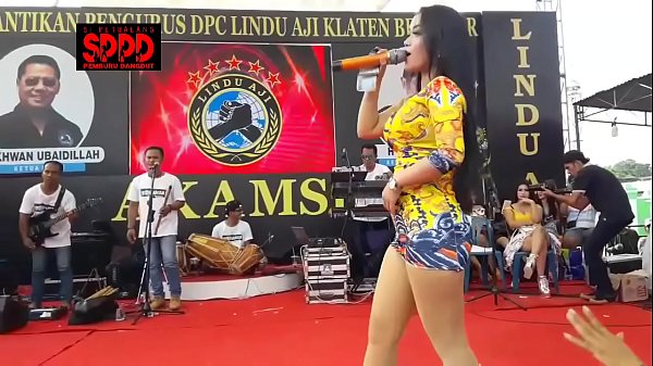 Sintya Riske Goyang Liar Di Atas Panggung, Bikin Penonton Gak Bisa Berhenti Melihat