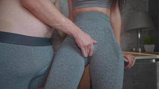 Gairah Membara Dengan Ibu Tiri Usai Gym! Yoga Pants Basah Dan Penuh Sperma Dalam 4k