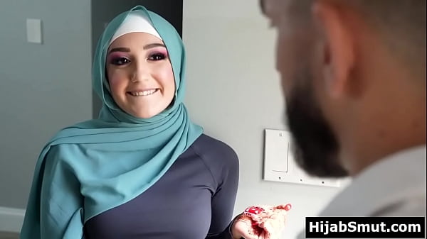 Gadis Muslimah Digembleng Pelatih Sepak Bolanya Dengan Cara Intim