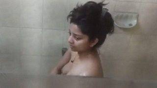 Kamera Tersembunyi India Di Kamar Mandi Untuk Tontonan Panas
