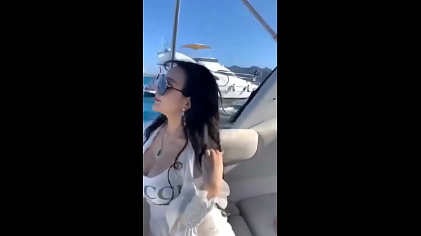 Gái Tàu, Có Phải Em Là Cơn Mơ Trần Trụi?
