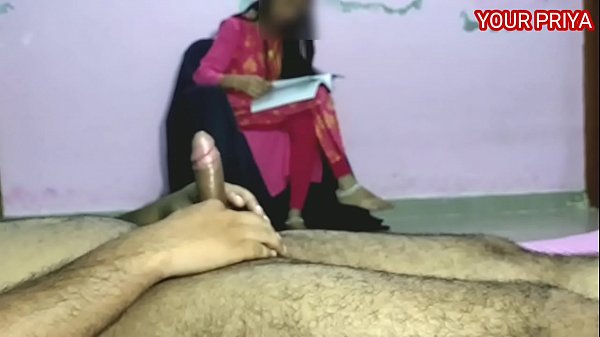 प्रिया को चोदने से पहले मनाया, फिर गांड तोड़ के रख दी।