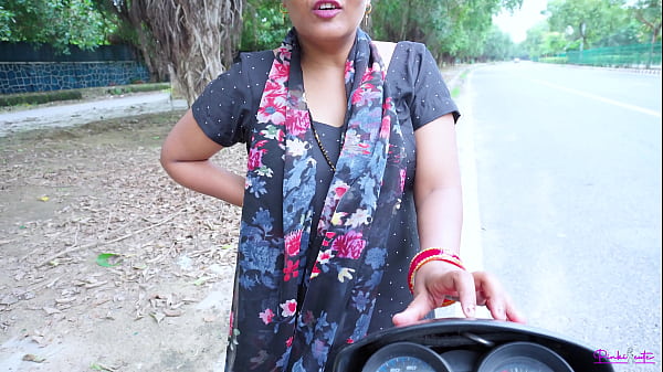 Bhabhi India Panas Melayani Klien Di Pinggir Jalan, Digoyang Doggystyle Dengan Erangan Bahasa Hindi.