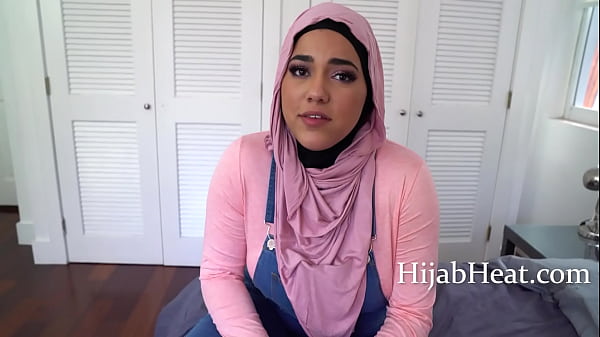 Gadis Arab Montok Minta Hummus, Malah Dapatin Daging