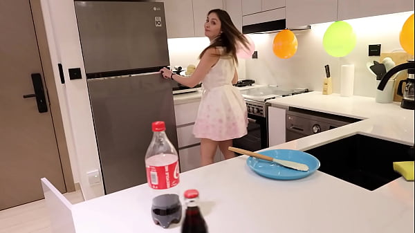 Aku Mengentot Ibu Temanku Di Dapur Usai Pesta Ulang Tahunnya