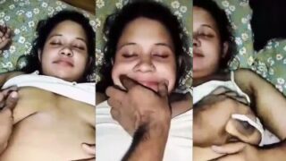 Kekasih Meremas Payudara Besar Pacarnya Yang Sedang Tidur Lelap