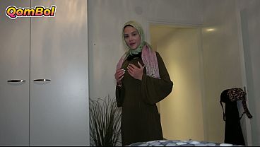 Ibu Tiri Turki Berjilbab Ngajakin Nge-seks Sebelum Ortu Pulang, Buruan!