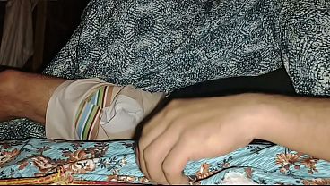 Malam Tadi, Ibu Tiri Kasih Nikmat Gila, Jari Kiri Kanan Kucolok Memeknya Sampai Muncrat Basah Kuyup.