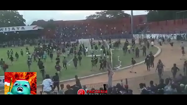 Budaya Baku Hantam Versi Suporter Indonesia, Bikin Basah Makin Panas.