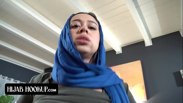 Nakal Banget Sih, Cewek Arab Ini Ngewe Mulutnya Buat Kakak Tiri Biar Diem Soal Rahasia Dari Orang Tua Tiri Yang Galak.