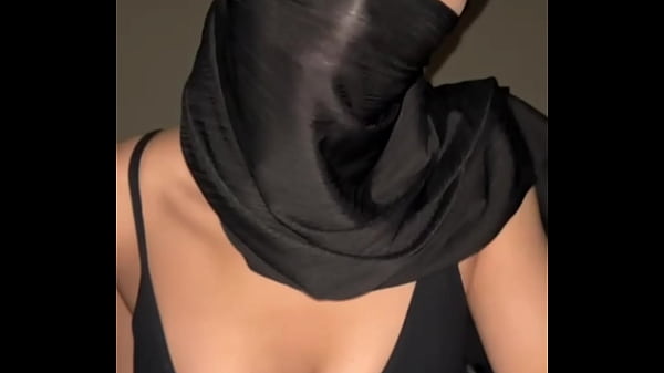 Tontotan Montok Arab Berjilbab, Bikin Ngaceng Parah