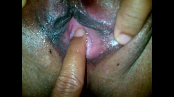Mami Indonesia, Pantat Gede, Memek Basah Dimasukin Empat Jari, Digenjot Keras Sampai Meraung-raung.