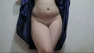 Cewek Indo Pake Lingerie Biru, Ngangkang Sambil Colmek, Becek Basah Semua.