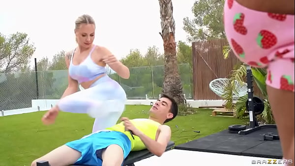 Angie Lynx Menggoyang Pantatnya Di Brazzers Butt Lift Part 2: La Paisita Oficial, Masuk Kode Xvpromo Untuk Nikmati Diskon