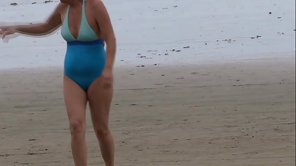 Mencukur Bulu Kemaluanku Di Pantai, Aku Memamerkan Diri Dan Sebelum Bercinta Dengan Kakak Ipar, Aku Merangsang Diri Sendiri