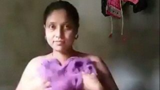 Bokep Desa Seksi Curi-curi Selfie Bugil Di Kamar Mandi.