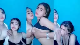 Saling Gesek Toket Abg Pasangan Lesbi, Nikmatin Erotisnya