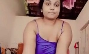 Selfie Telanjang Saat Karantina, Tantangan Panas Bikin Muncrat
