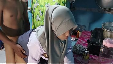 Ngentot Adik Ipar Sambil Mainin Teteknya Yang Montok