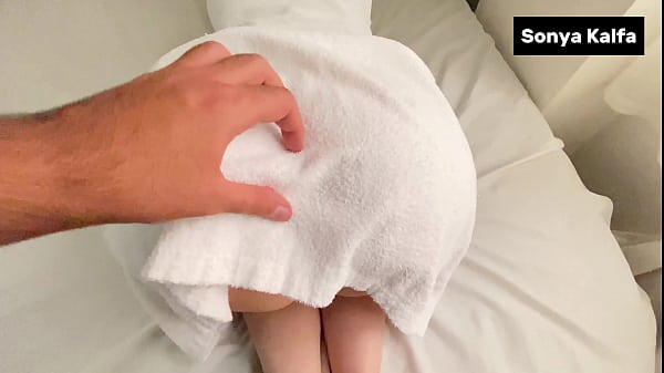 Ibu Tiri Seksi Digarap Habis-habisan Abis Berenang
