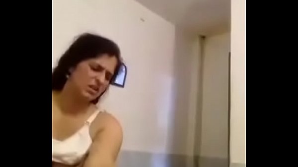 Desi, Nikmatin Tiap Sentuhan Yang Bikin Lo Makin Haus