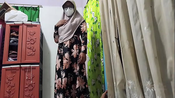 Bu Guru Greget Liat Murid Lagi Main Kontol, Langsung Diajak Crot Bareng