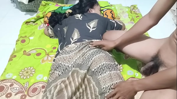 Ngentot Bu Ratna, Istri Seksi Yang Haus Belaian Karena Ditinggal Sendirian.