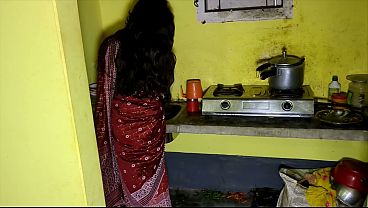 Devar Lagi Di Dapur Sendirian, Langsung Hajar Memek Bhabhi.