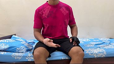 Ibu Tiri Bantu Anak Tiri Yang Luka Mandi, Lalu Goda Dia. Akhirnya Berujung Ngenyot Kontolnya, Sebelum Digenjot Keras.
