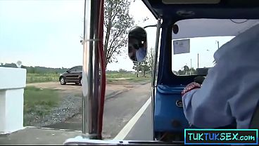 Ibu-ibu Thailand Binal Digetok Di Pinggir Jalan, Terus Digojlok Di Mobil.