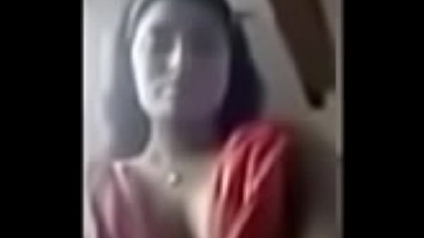 Nih Cewek India Pamer Tetek Sampe Kelihatan.