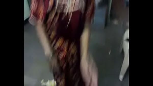 Ibu-ibu India Nakal, Siap Digoyang Lagii