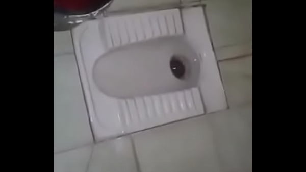 Bule Sama Desi Lagi Seru-seruan Di Toilet, Suara Napas Makin Berat.