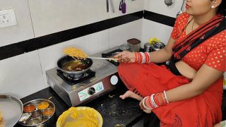 Komal Lagi Bikin Gorengan Pas Diwali, Si Adik Ipar Langsung Nge-gapain Bhabinya Sambil Ngeloyor Masuk Kamar.