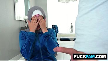 Tetangga Hijab Kena Kejutan Kontol Besar Dari Sophia Leone & Nicky Rebel