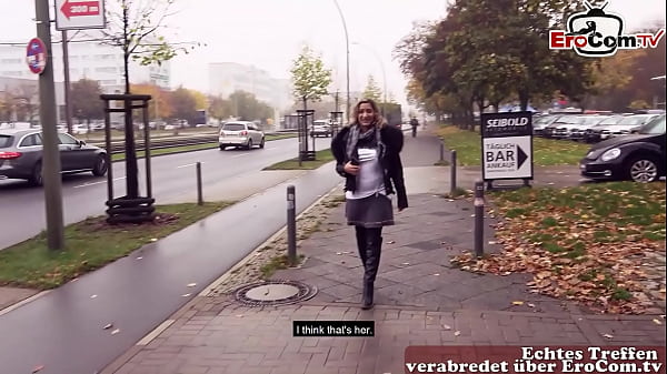 Cewek Turki Jerman Diboyong Paksa Buat Ngewe Di Pinggir Jalan, Publik Banget