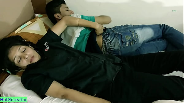 Ngesex Bareng Kakak Tiri Di Ranjang! Suara Hindi Bikin Makin Nikmat!