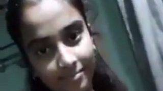 Cewek Abg India Pertama Kali Main Sendiri, Video Hotnya Bocor