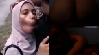 Cewek Hijab Ngewe Outdoor, Ngecrot Di Kostan, Makin Liar Kena Angin.