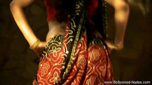 Cewek India Berkulit Sawo Matang Goyang-goyang Seksi Bikin Mabuk Kepayang.
