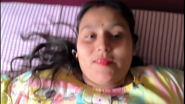 Desi Cinta Panas, Bibir Basah, Badan Lembab, Rabaan Liar Di Sela Malam.