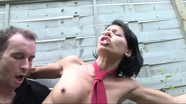 Abis Ngewe Di Belakang Sekolah, Cewek Muda Nelen Habis Semua