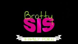 Gracie Gates & Brookie Blair Bilang Ke Abang Tiri “kita Bisa Ngentot Bareng Terus Pergi Ke Pantai”