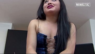 Gadis Latin Montok Bengkok Di Rok Mini… Kontolnya Nggak Bisa Berhenti Megang-megang Pantatnya.