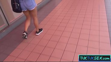 Gadis Lokal Thailand Digaet Di Tuk Tuk, Langsung Digiring Ke Kamar Hotel Buat Main Ranjang.